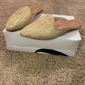🎄Express Tan Women Mules Size 8